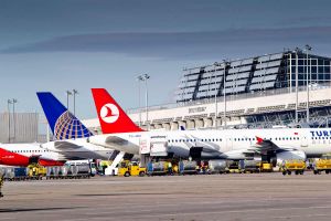 Messflüge über Flughafen Stuttgart bei Nacht
