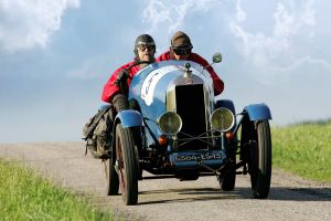 Oldtimertreffen: Autos besuchen Flugzeuge am PAD