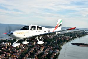 Cirrus SR22 G6 und Phenom 100EV für Emirates-Flugschule