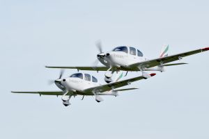 Cirrus SR22 G6 und Phenom 100EV für Emirates-Flugschule