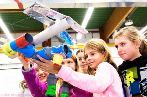 Schüler begleiten in Experimenten Astronauten ins All