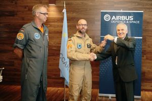 50. A400M aus Sevilla: Flugzeug für Wunstorf übergeben