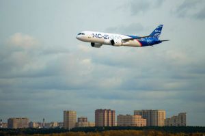 MC-21 fliegt nach Moskau ein