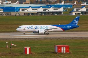 MC-21 fliegt nach Moskau ein