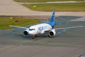 MC-21 fliegt nach Moskau ein