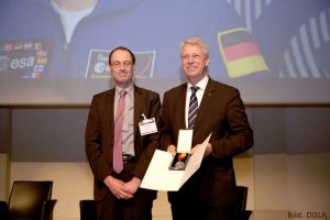 Thomas Reiter von der DGLR geehrt