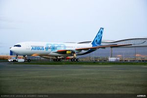 A330-800: Neuester Airbus verlässt Lackierhalle