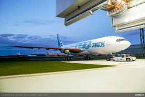A330-800: Neuester Airbus verlässt Lackierhalle