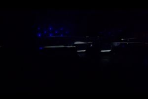 Lasershow lichtet Lufthansas neues Logo auf 747-8