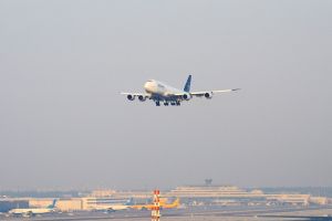 Rundflug durch Deutschland: 747-8 grüßte mit neuem Logo