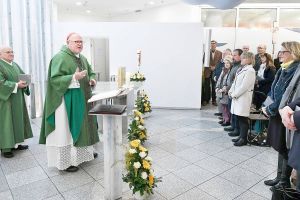 Kardinal Marx am Flughafen München