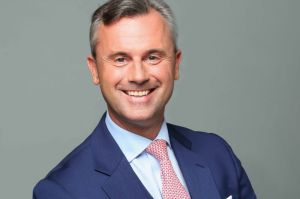 Norbert Hofer bei Diamond Aircraft zu Besuch