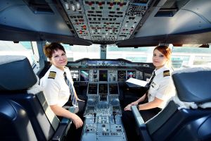 Frauen bei Emirates fliegen A380