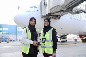Frauen bei Emirates fliegen A380