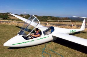 Segelflug: wenn der Schüler erstmals alleine startet