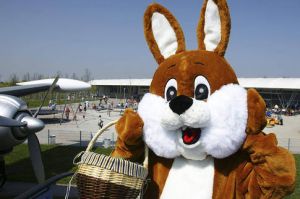 An Ostern zum Flughafen als Ausflugsziel