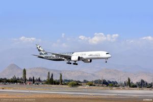 A350-900 MSN002 trifft zur FIDAE in Chile ein