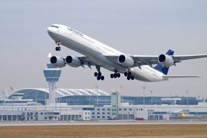 Airbus A340-600 fliegt Urlauber wieder nach Mallorca