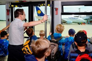 Luftfahrt in Dresden erleben: Flughafen macht Familientag