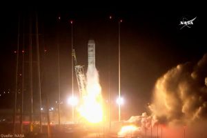 Cygnus: Antares fliegt Experimente für Gerst ins All