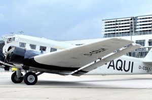 Tante Ju am Flughafen Stuttgart zu besichtigen
