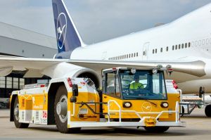 eTug fürs Pushback: Leos fährt neuen Strom-Schlepper