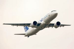 MC-21 fliegt in makelloser Optik