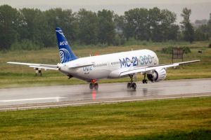 MC-21 fliegt in makelloser Optik