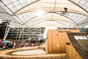 Mountainbikes in Action am Münchner Flughafen