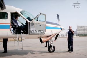 Studierende im Lehrprogramm Flugzeug beim DLR