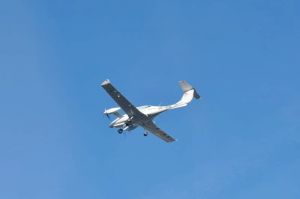 Siemens fliegt in DA40 mit seriellem Hybridantrieb