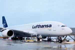 Lufthansa heißt ersten A380 im neuen Design willkommen