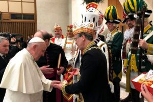 Wenn Prinz, Bauer und Jungfrau zum Papst fliegen