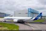 Bemalung des ersten Airbus A350 XWB in Toulouse