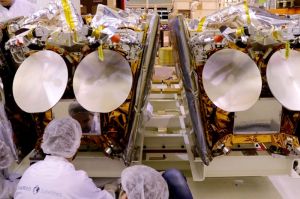 OneWeb: erster Satellit der Megakonstellation