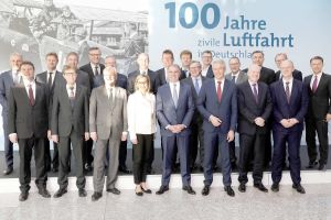 Branchen-Chefs feiern 100 Jahre Zivile Luftfahrt