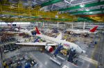 Boeing liefert ersten 787-Dreamliner bei gesteigerter Produktionsrate