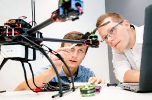 LHT: Drohnenkompetenzen fürs Business bündeln