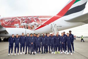 Emirates A380 trägt Spieler von Arsenal London