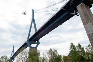 Drohnen erhalten Know-how für Hindernisflug