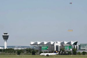 Kamov Ka-32 im Flugeinsatz am Airport MUC