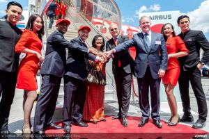 Airbus zeigt ersten A330neo für AirAsia Group