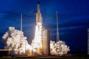 Ariane 5 startet T-16 und Eutelsat 7C im Doppelpack