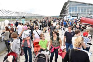Flughafen Stuttgart feiert ganzes Wochenende