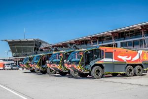 Flotte Panther Löschfahrzeuge am Flughafen Stuttgart