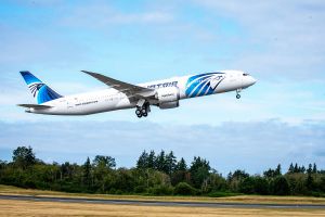 Egyptair holt 787 Dreamliner mit Biosprit heim