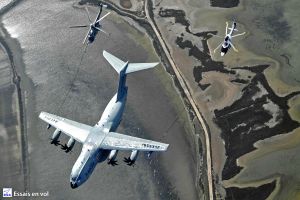 A400M als Tankflugzeug kontaktiert H225M