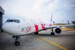 Pink Plane: Delta 767-400ER hilft Forschung der BCRF