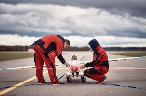 Aeroelastischer Flügel: Demonstrator im Erstflug
