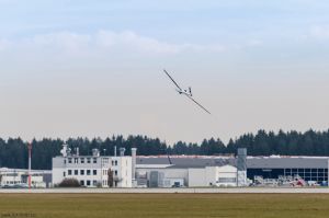 Aeroelastischer Flügel: Demonstrator im Erstflug